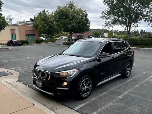 Used 2018 BMW X1 sDrive28i Sport Utility 4D FWD image 3