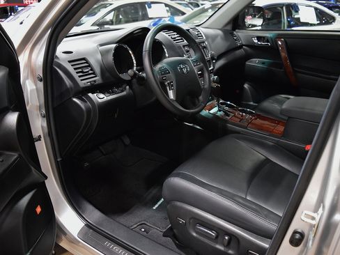 Used 2013 Toyota Highlander Limited FWD image 17