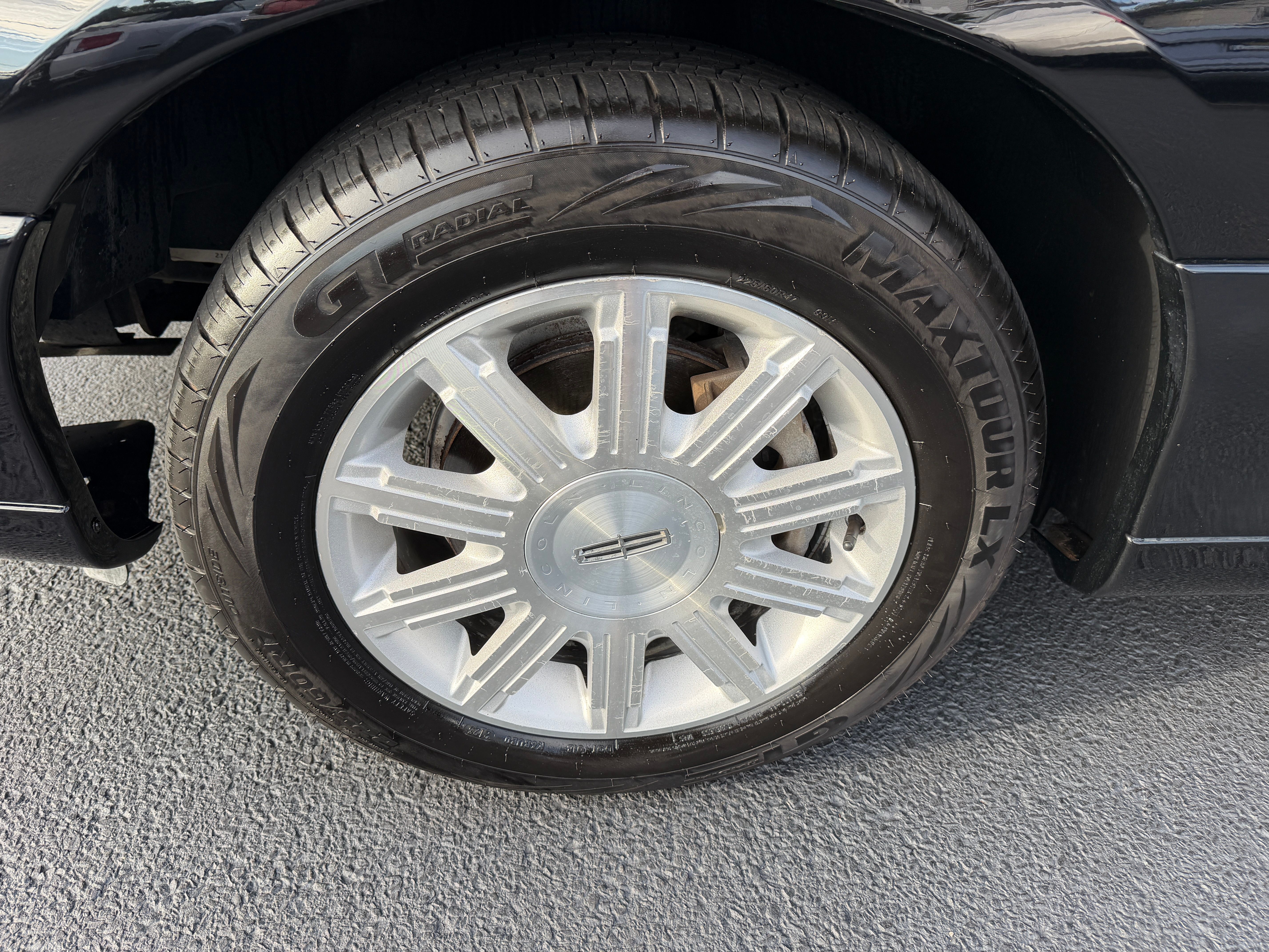 Used 2009 Lincoln Town Car Signature Limited RWD image 32