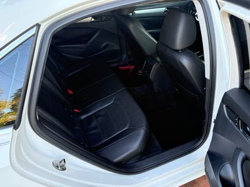 Used 2013 Volkswagen Passat 2.5 SE image 8
