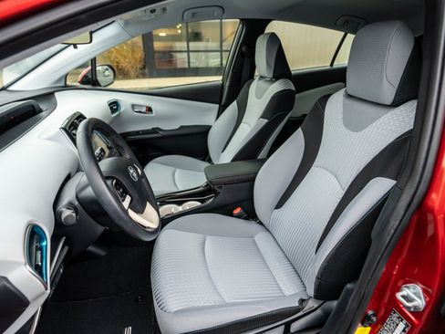 Used 2016 Toyota Prius image 17