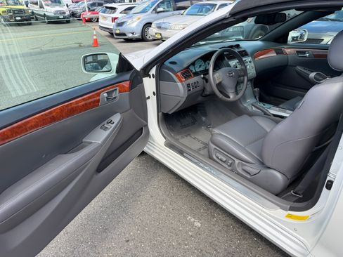 Used 2006 Toyota Solara SLE image 2