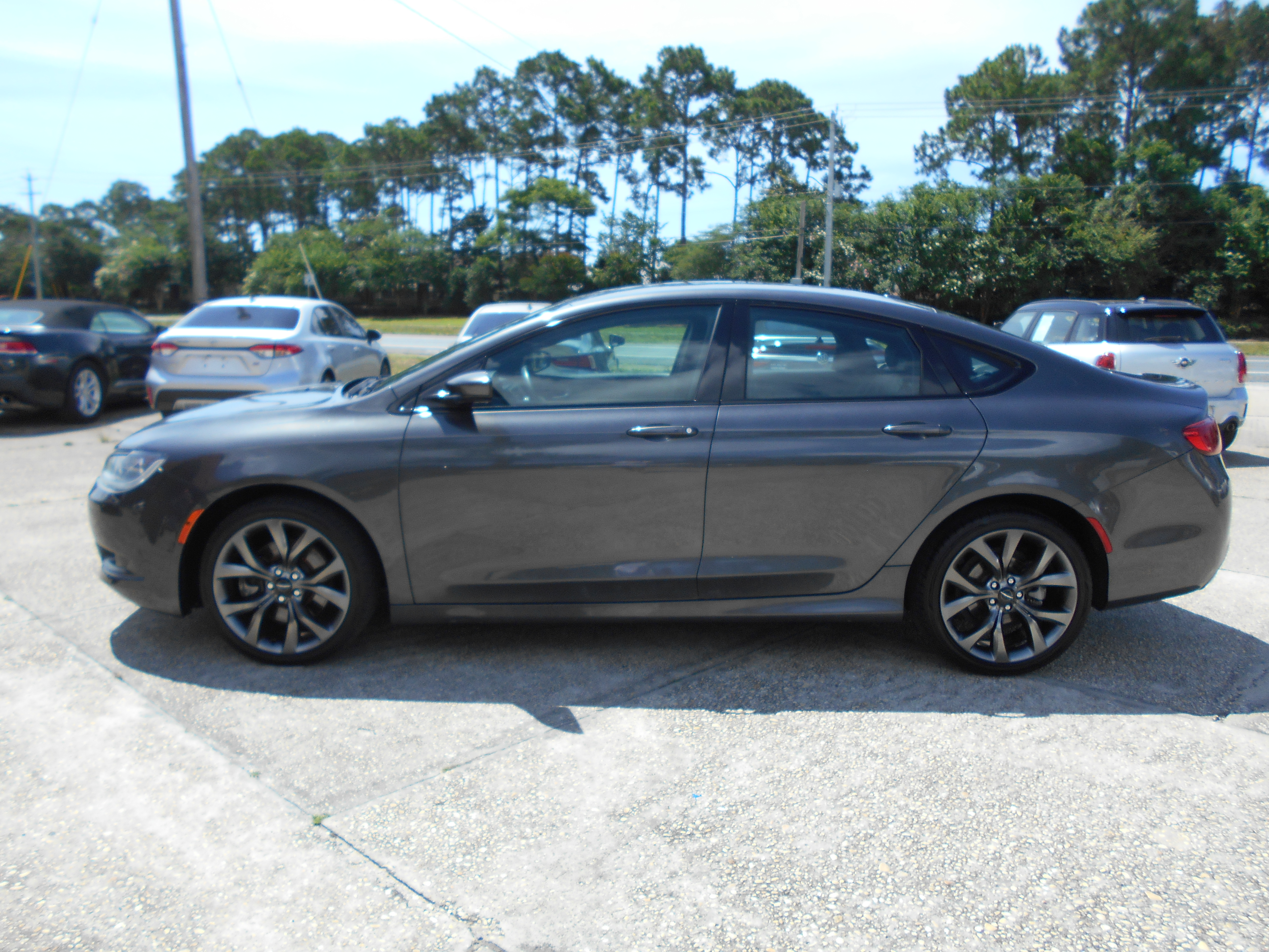 Used 2016 Chrysler 200 S FWD image 1