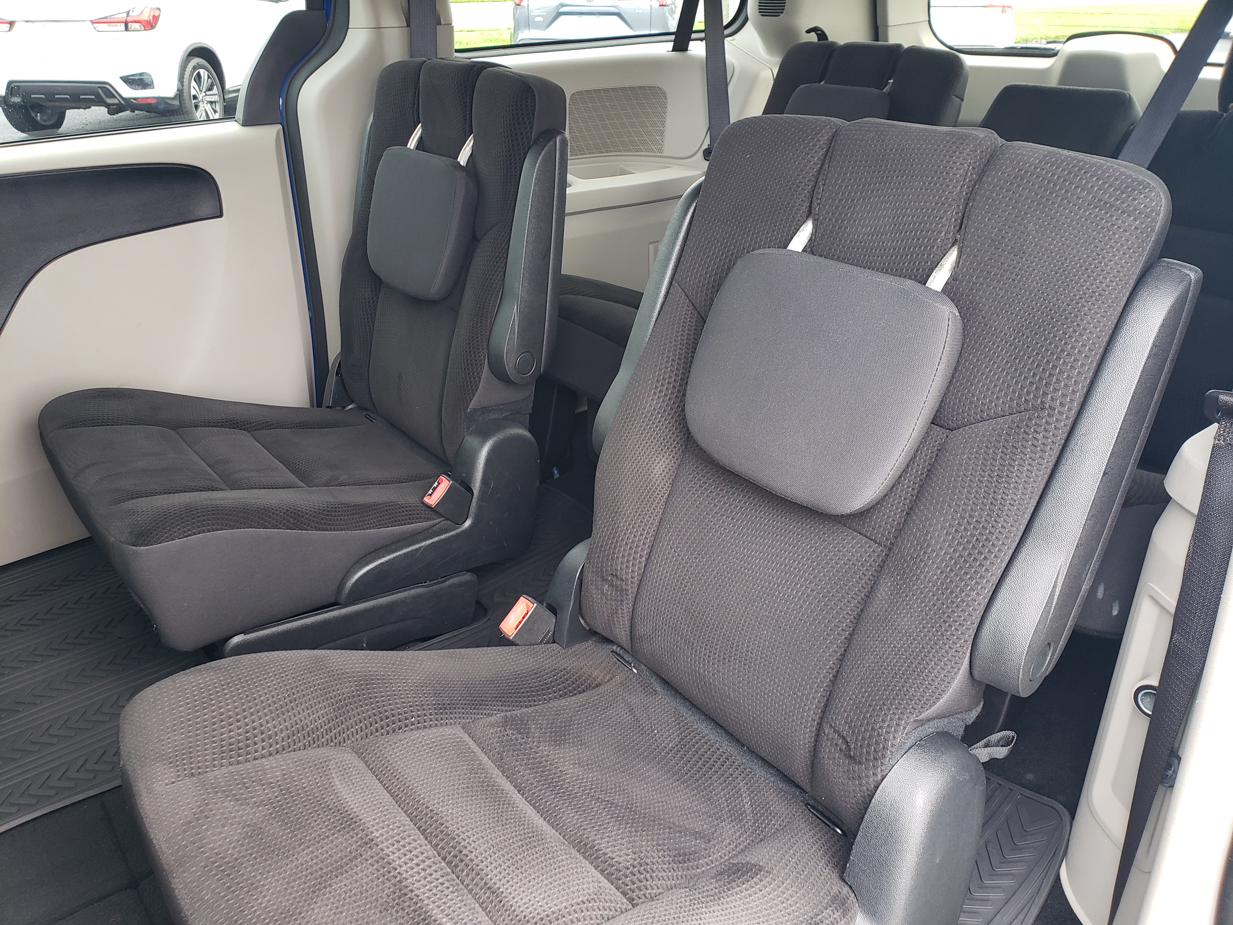 Used 2019 Dodge Grand Caravan SE FWD image 15