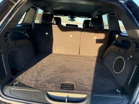 Used 2018 Jeep Grand Cherokee Laredo image 10