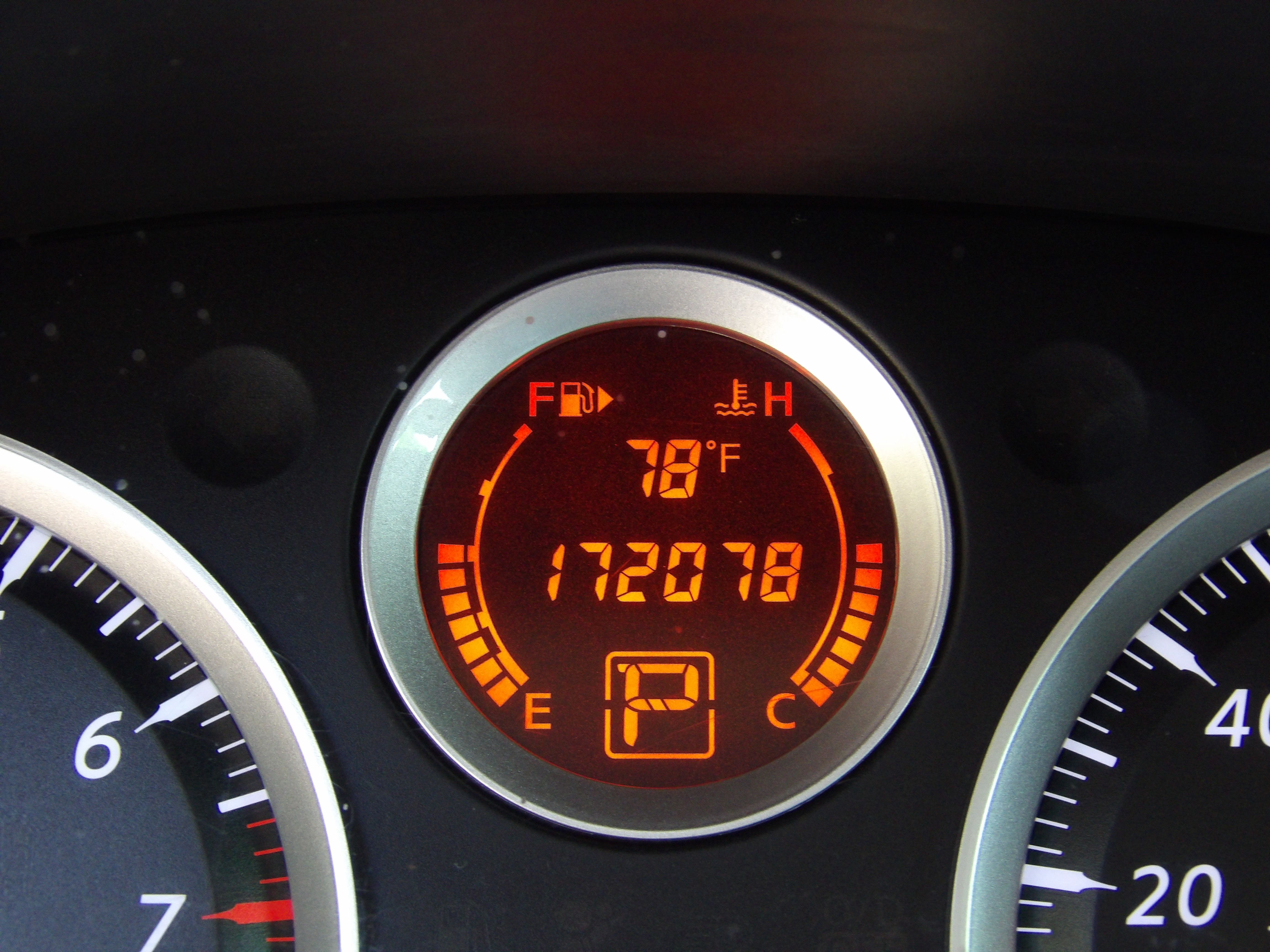 Used 2011 Nissan Sentra Sedan FWD image 7