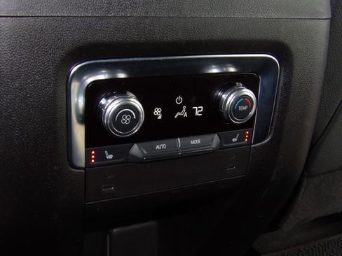 Used 2025 GMC Yukon XL Denali image 23