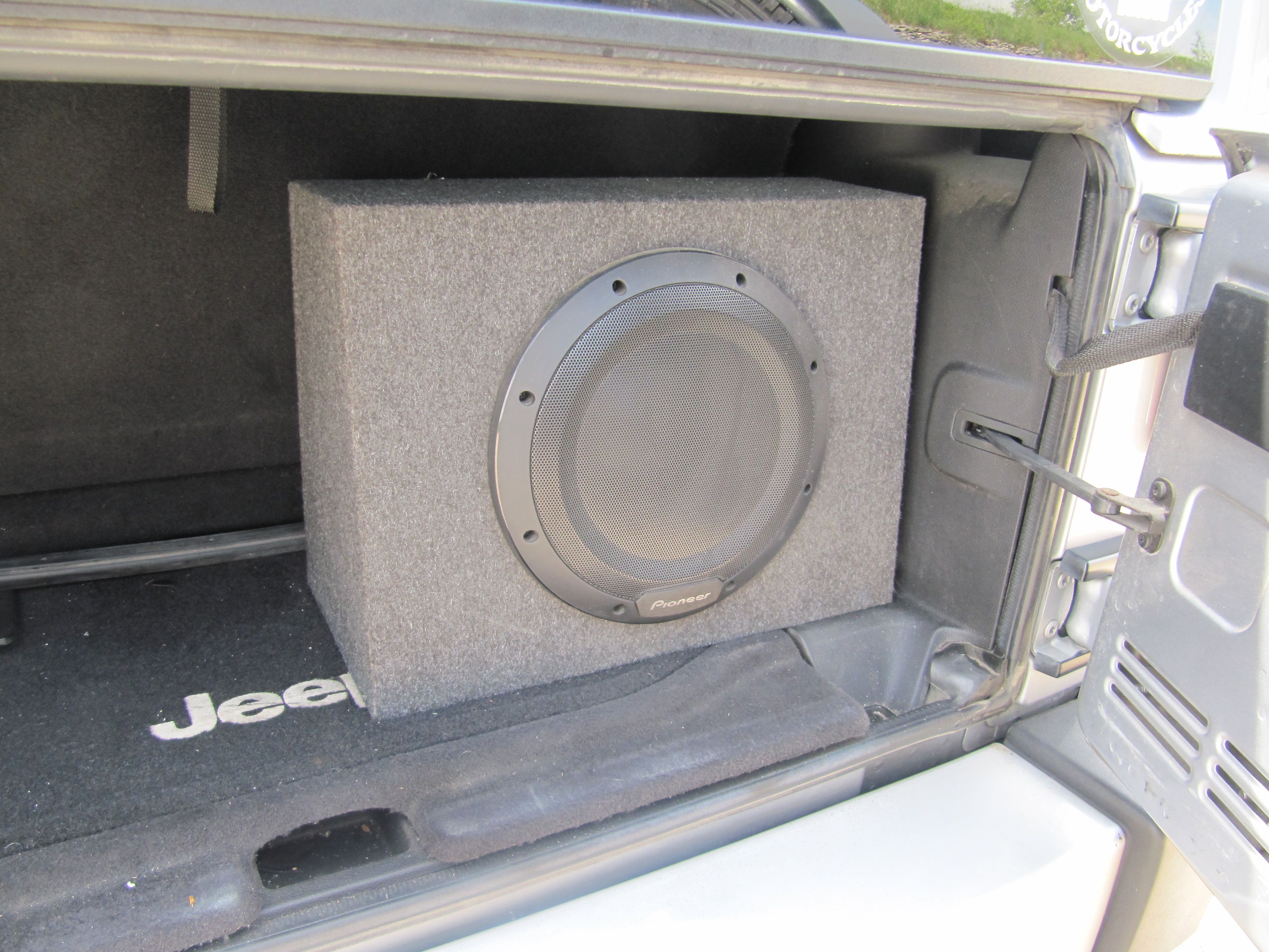 Used 2015 Jeep Wrangler 4WD Sahara image 17