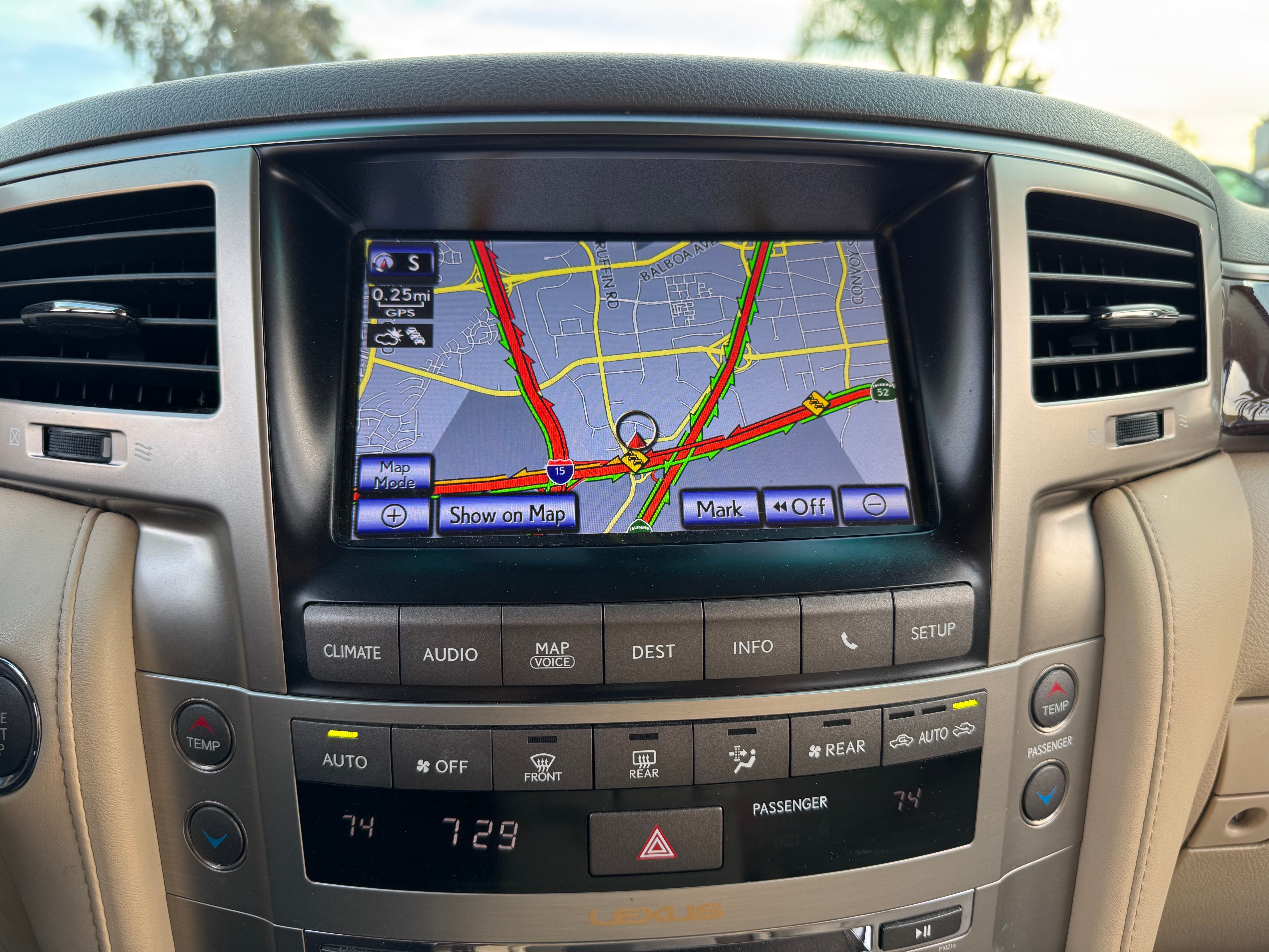Used 2013 Lexus LX 570 4WD image 34