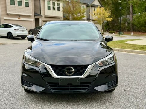 Used 2020 Nissan Versa SV image 2