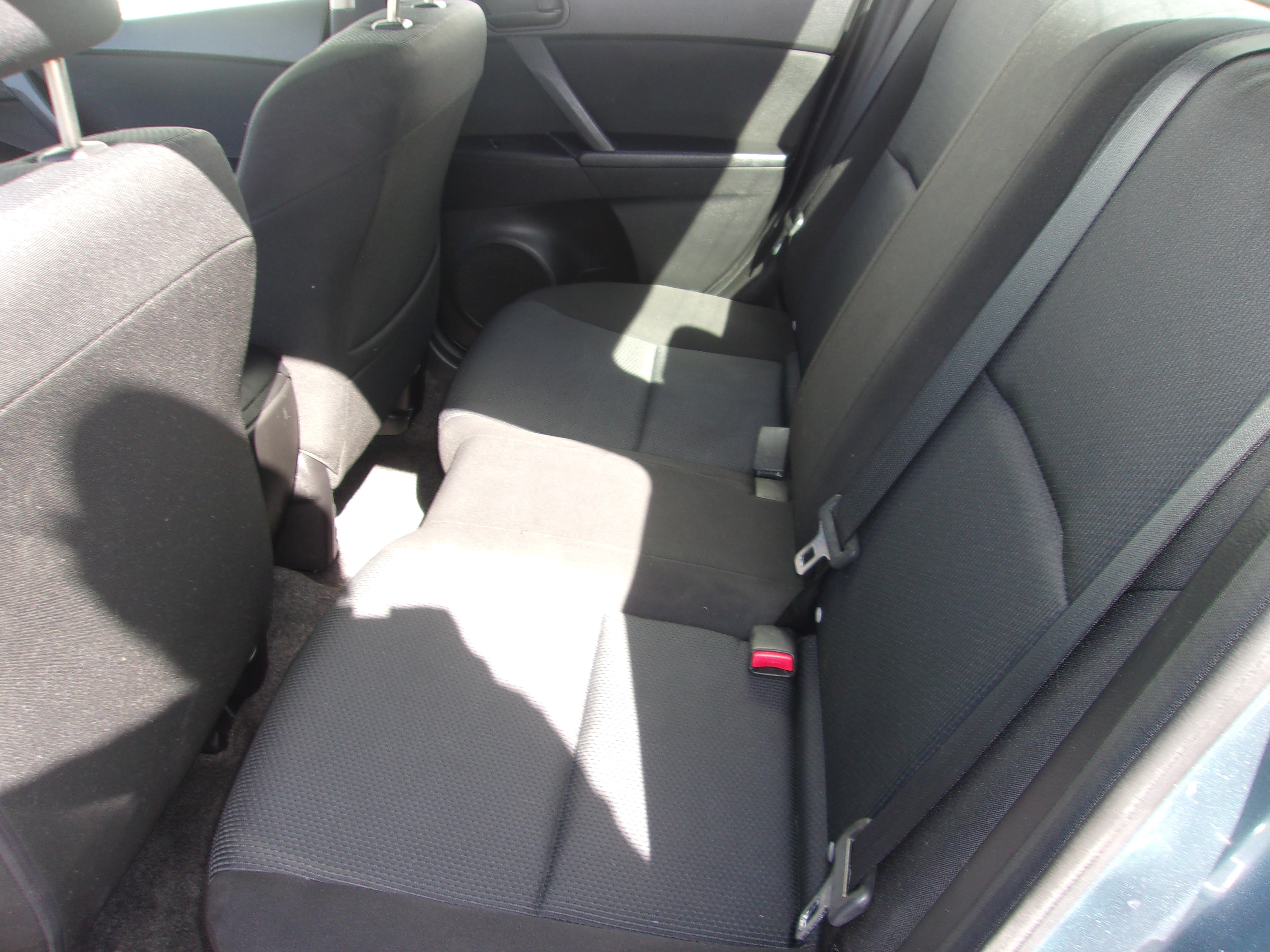 Used 2011 MAZDA MAZDA3 i Sport Sedan FWD image 6
