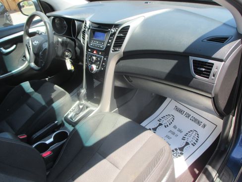 Used 2016 Hyundai Elantra GT Hatchback w/ Style Package FWD image 3