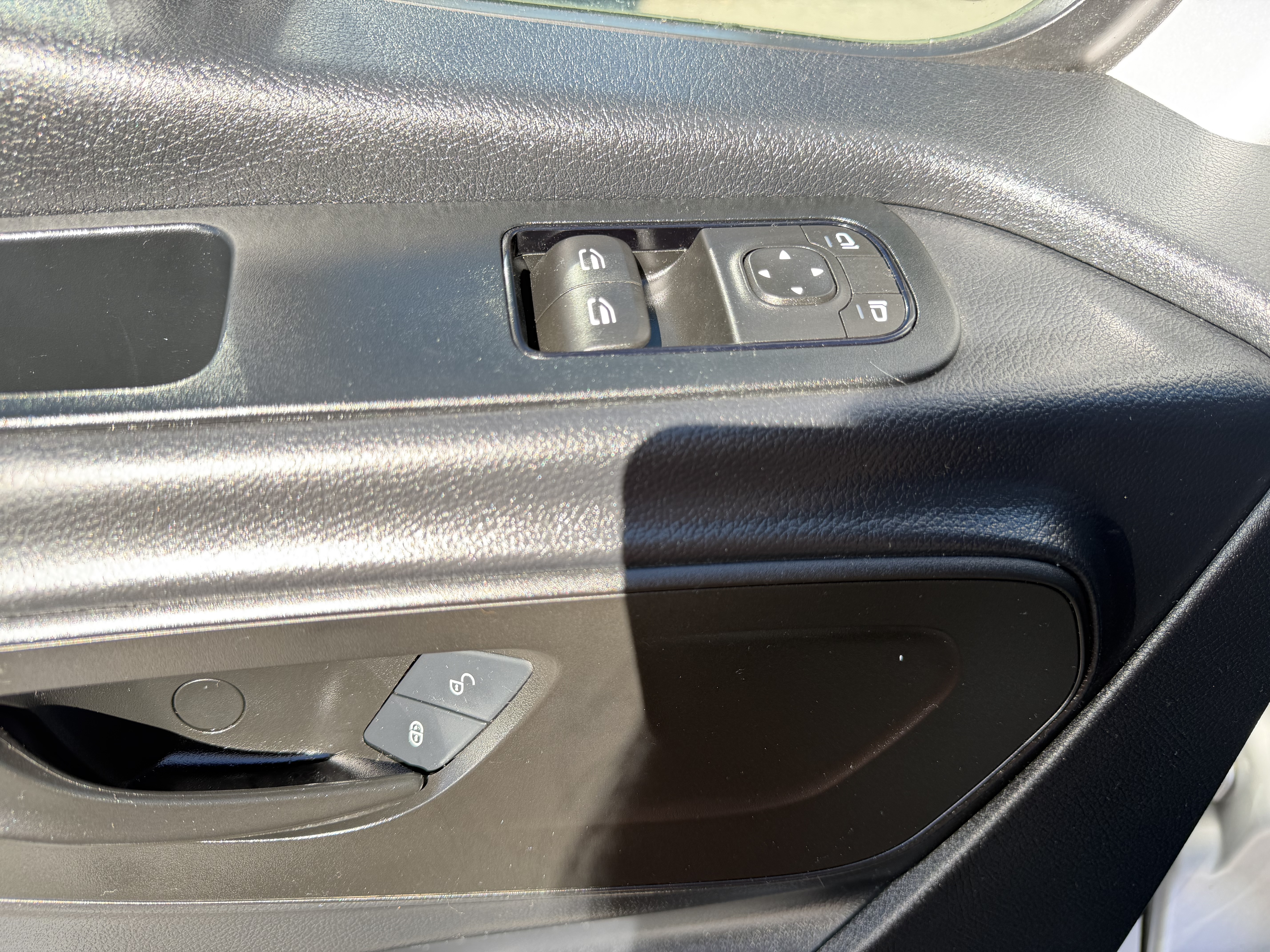 Used 2022 Mercedes-Benz Sprinter 2500 170 Cargo image 10