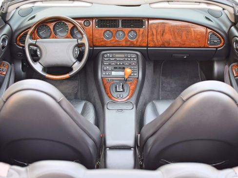 Used 2000 Jaguar XK8 image 21