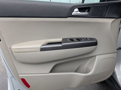 Used 2020 Kia Sportage LX image 14