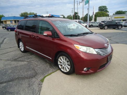 Used 2013 Toyota Sienna XLE Limited FWD image 18
