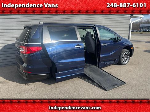 Used 2023 Honda Odyssey EX-L image 1