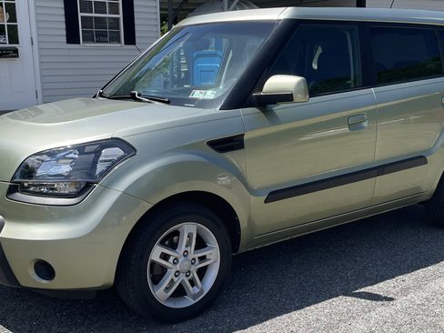 Used 2010 Kia Soul + FWD image 3