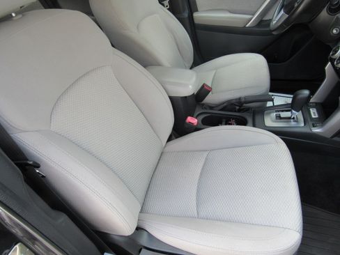 Used 2017 Subaru Forester 2.5i Premium image 18