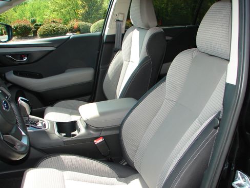 Used 2024 Subaru Outback Premium AWD/4WD image 3