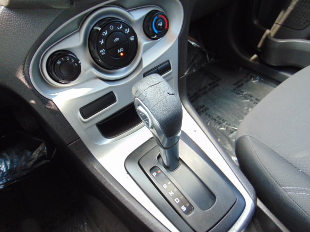 Used 2015 Ford Fiesta SE Hatchback FWD image 17
