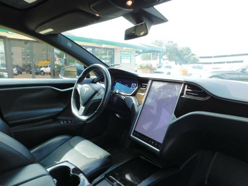 Used 2018 Tesla Model S 75D image 24