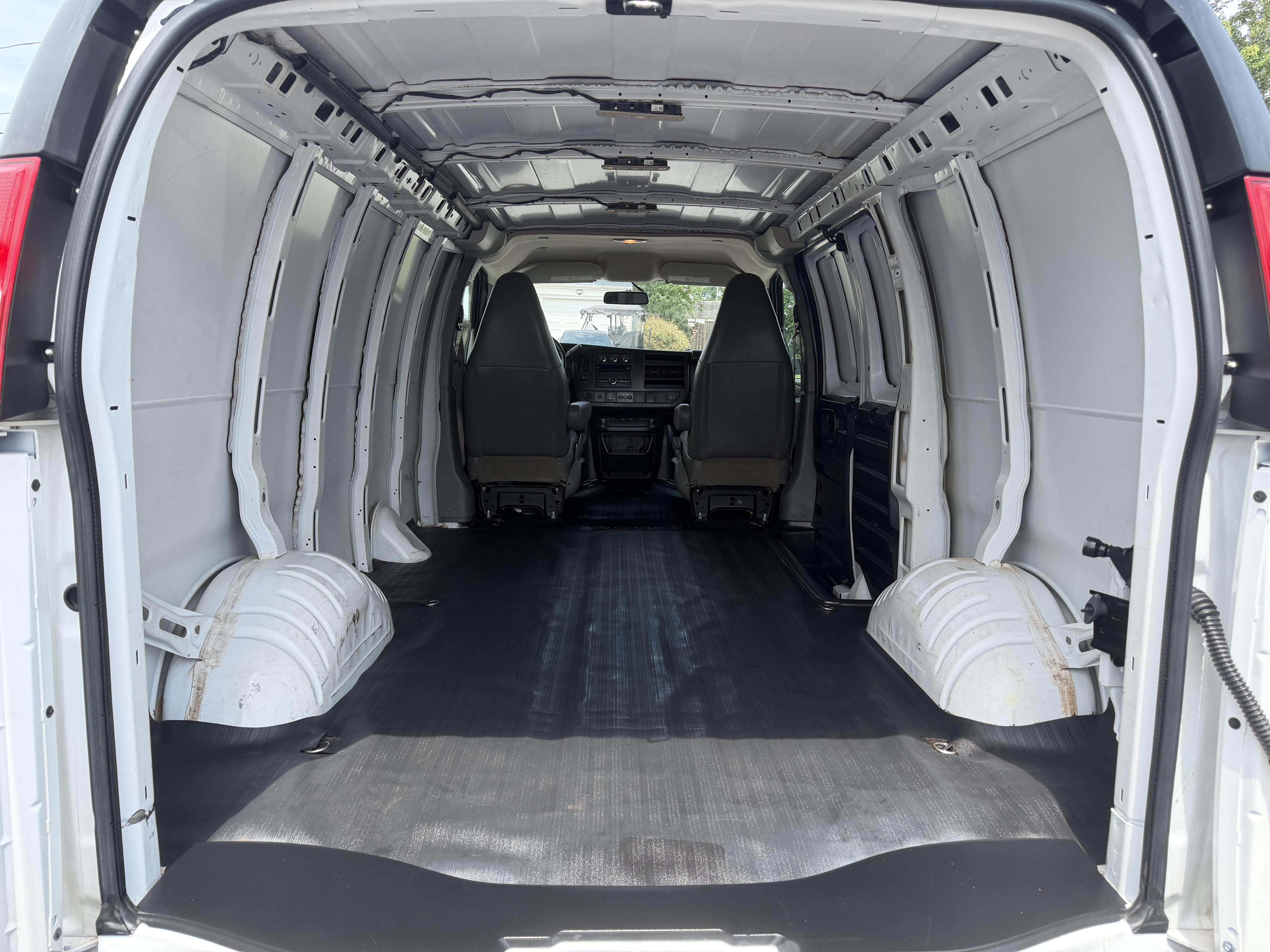 Used 2023 Chevrolet Express 2500 UNAVAIL RWD image 7