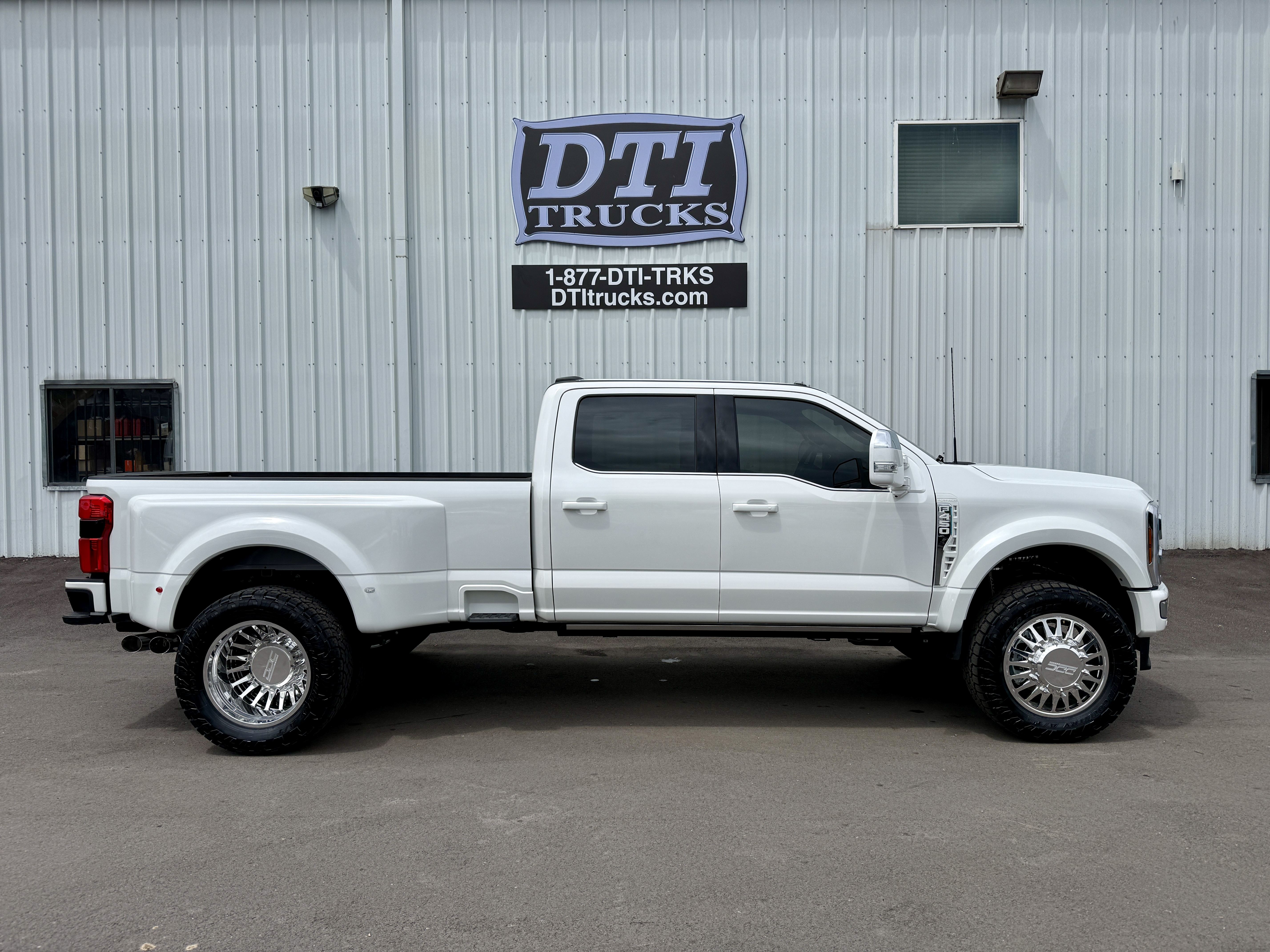 Used 2026 Ford F450 4x4 Crew Cab Super Duty image 2