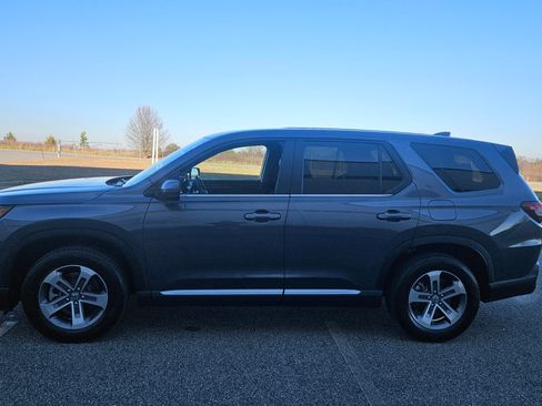 Used 2025 Honda Pilot EX-L image 2