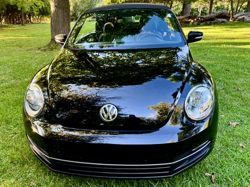 Used 2013 Volkswagen Beetle TDI Convertible FWD image 9