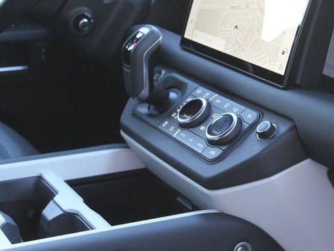 Used 2025 Land Rover Defender 110 S image 27