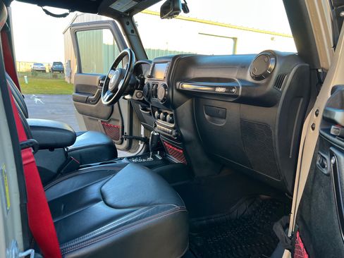 Used 2018 Jeep Wrangler Unlimited Rubicon image 17