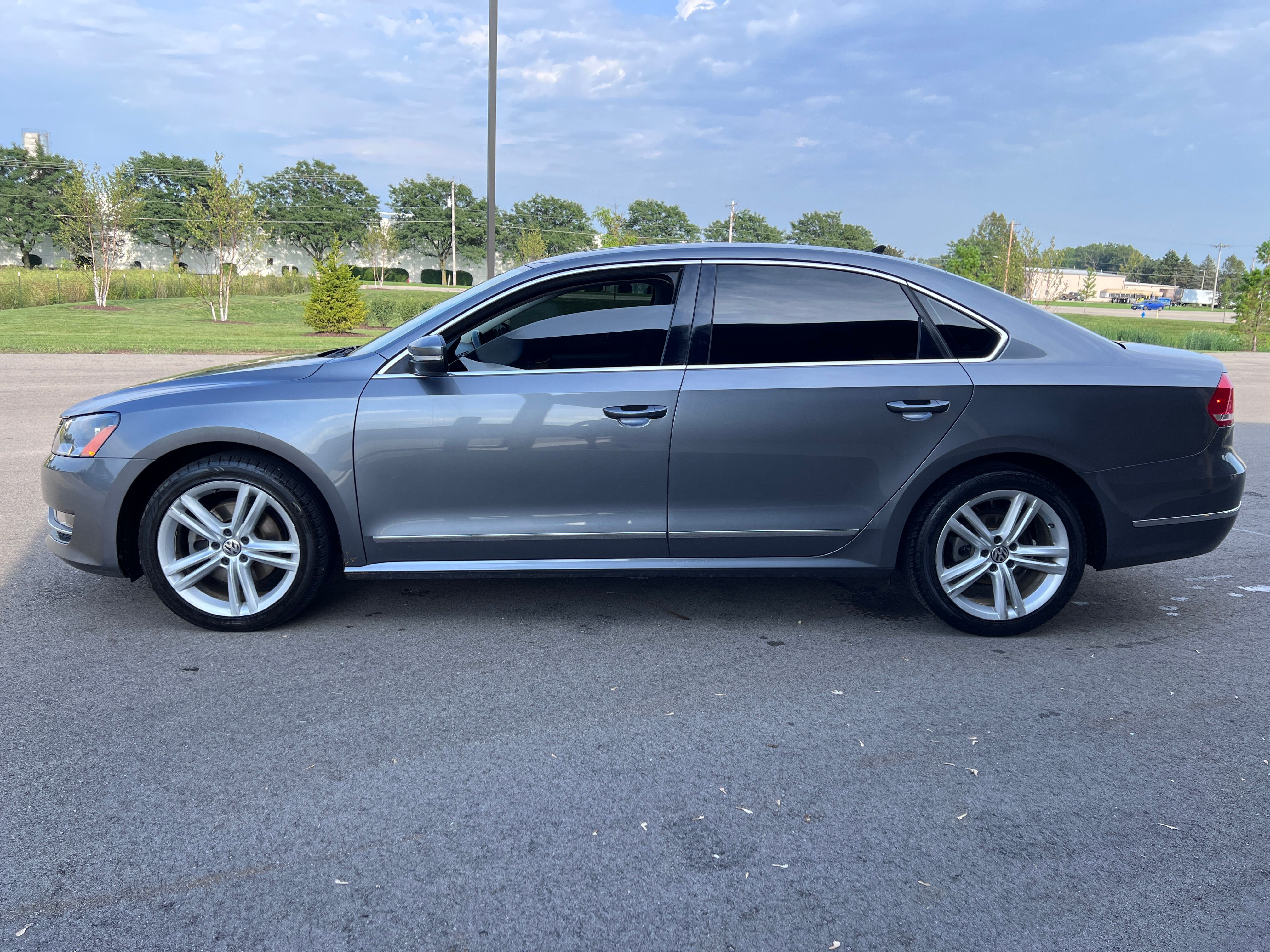 Used 2015 Volkswagen Passat TDI SE FWD image 10