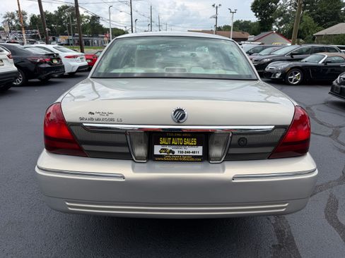 Used 2011 Mercury Grand Marquis LS w/ Premium Package RWD image 22