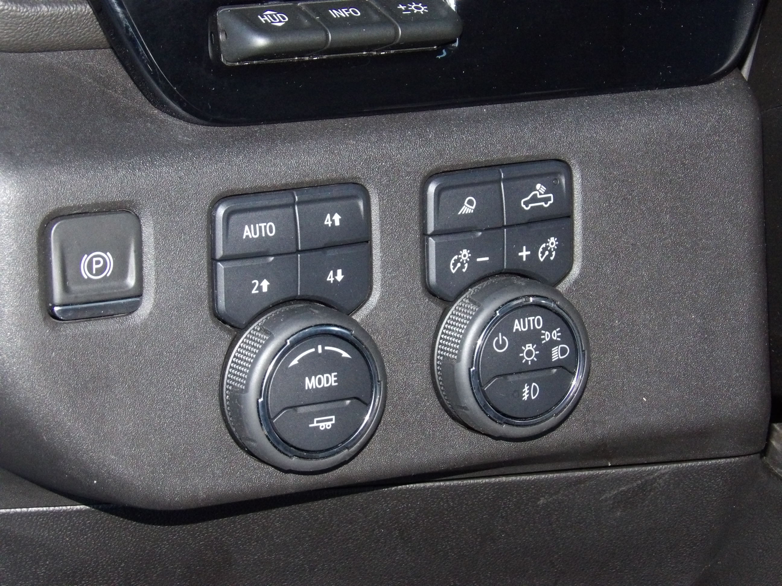 Used 2024 Chevrolet Silverado 3500 4x4 Crew Cab High Country image 31