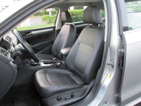 Used 2013 Volkswagen Passat TDI SE image 15