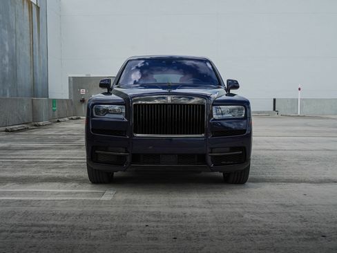 Used 2022 Rolls-Royce Cullinan Black Badge image 2