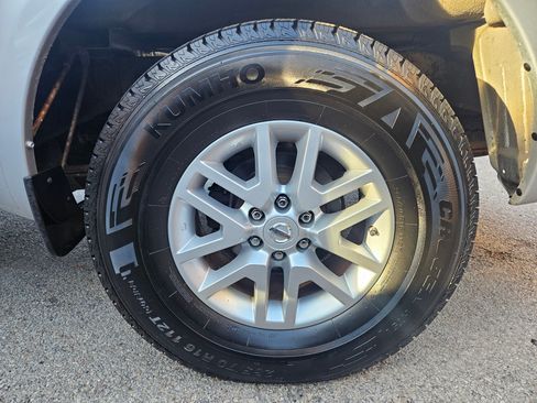 Used 2015 Nissan Frontier SV image 36