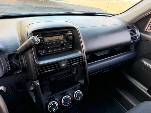 Used 2005 Honda CR-V LX image 38
