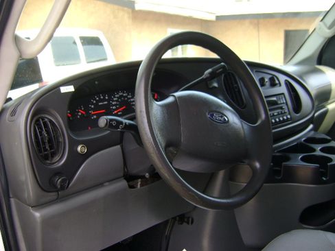 Used 2006 Ford E-350 and Econoline 350 image 13