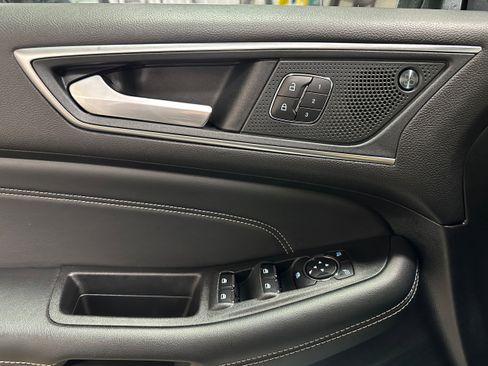 Used 2024 Ford Edge Titanium image 11