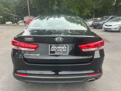 Used 2017 Kia Optima LX FWD image 3