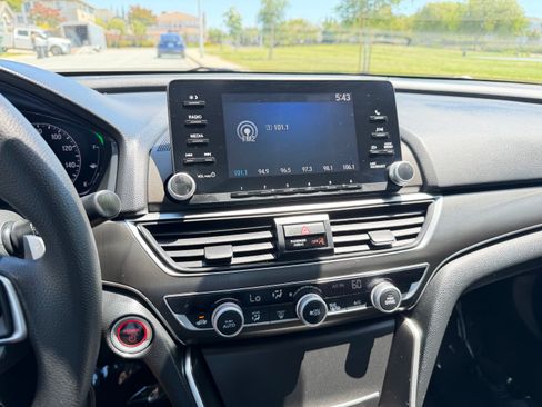 Used 2020 Honda Accord Hybrid image 13