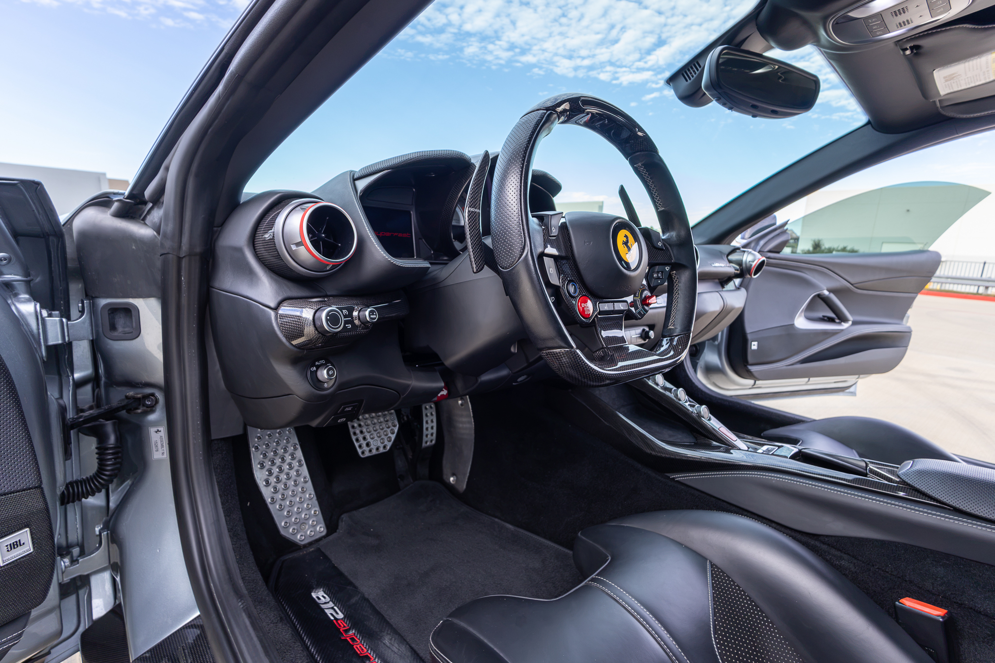 Used 2018 Ferrari 812 Superfast RWD image 31