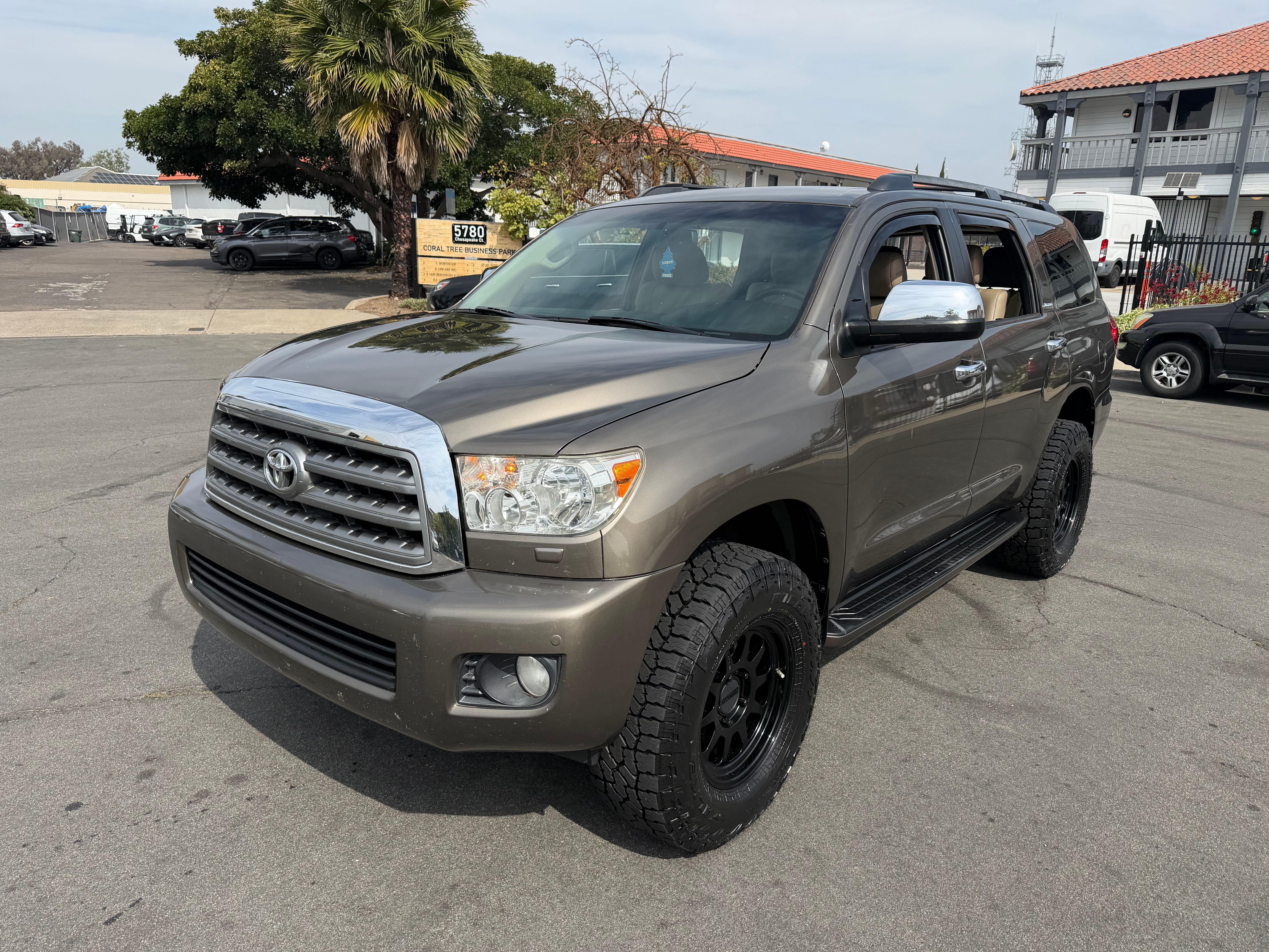 Used 2017 Toyota Sequoia Limited AWD/4WD image 3