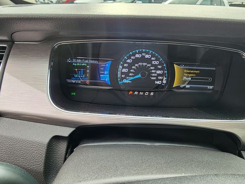 Used 2016 Ford Taurus SEL image 7