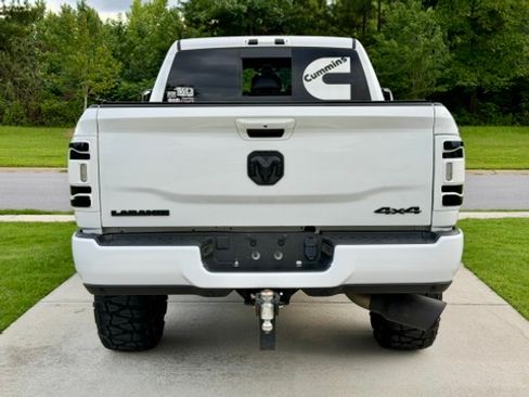 Used 2022 RAM 2500 4x4 Mega Cab Laramie image 7