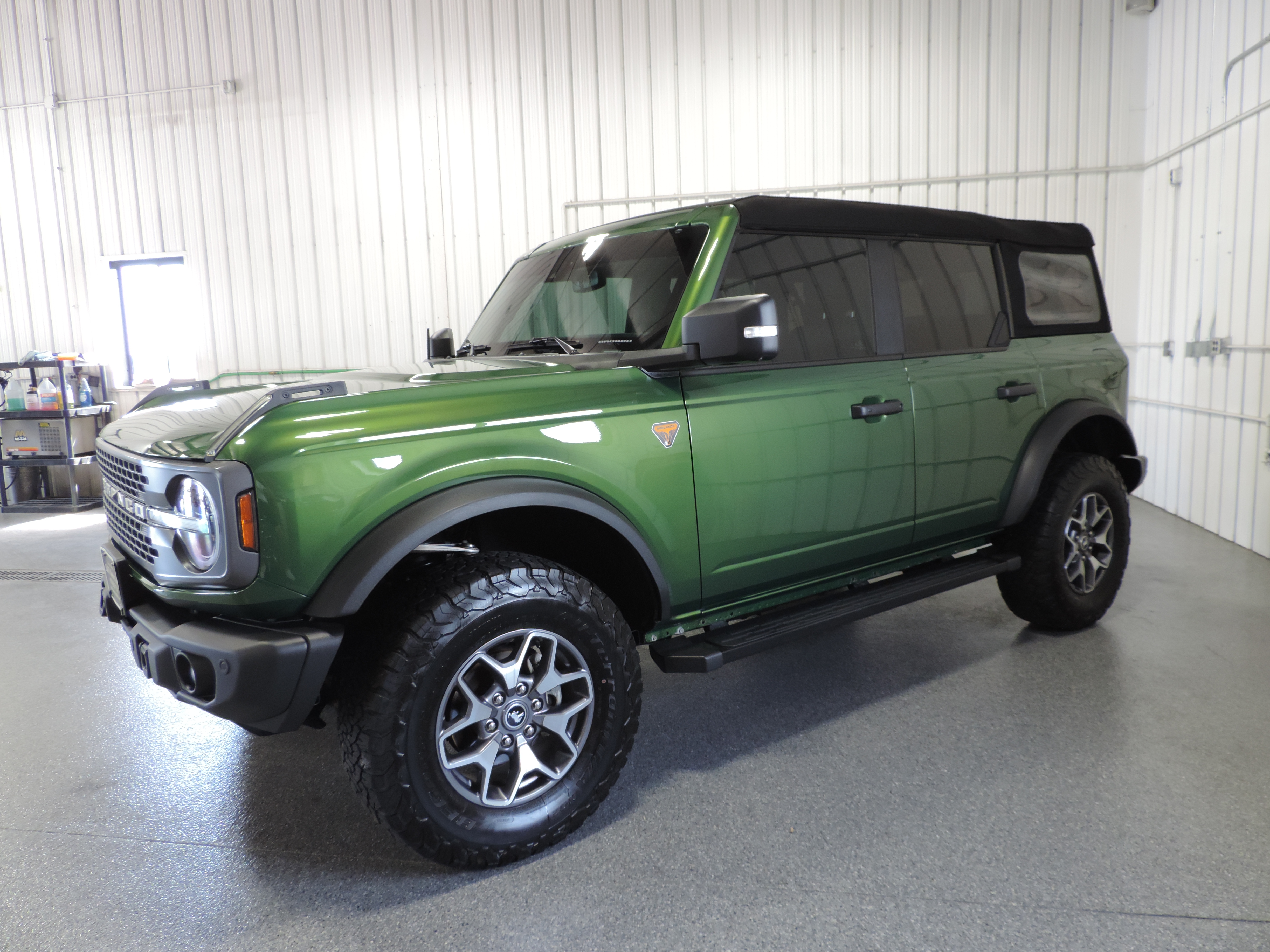 Used 2023 Ford Bronco 4-Door Badlands AWD/4WD image 2