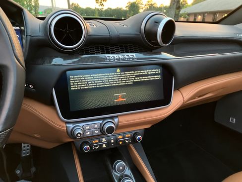 Used 2019 Ferrari Portofino UNAVAIL RWD image 16