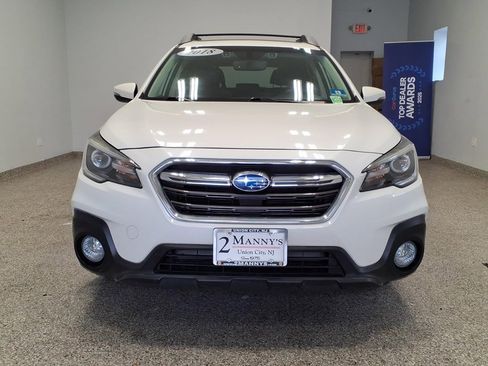 Used 2018 Subaru Outback 3.6R Limited image 2